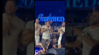 رقص وغنا وتنطيط أحمد حلمي و عمرو يوسف ولعوا الجو مع الهضبة عمرو دياب على المسرح 