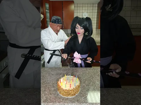 How to Cut a Birthday Cake 🎂😂 #Shorts
