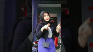 kumpulan video cewek jilbab celana ketat muter muter muter 