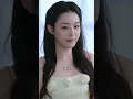 清純な少女を装い、復讐を求める一方で、マフィアの王と恋に落ちる。