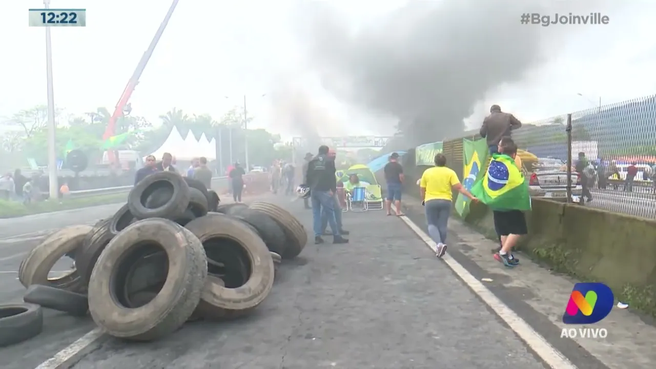 Bloqueio: BR-101 em Joinville, a rodovia segue bloqueada sem previsão de liberação