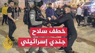 شاهد  فلسطيني يخطف سلاح أحد جنود الاحتلال في الخليل دندنها