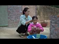 CEO Nhan built a storage shelf with his own hands. Trieu Ava was deeply touched by this surprise.