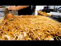 Download Lagu Het is veel lol 9 pond Yakisoba-noedels. Japans fastfoodrestaurant met teppan-yaki. #japanesefood