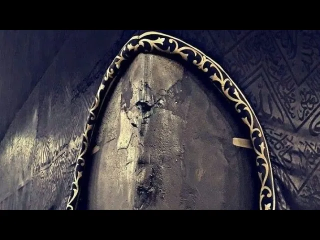 ⁣بريأك هل يوجد سبب لبقى شق الكعبة قبل1400سنة