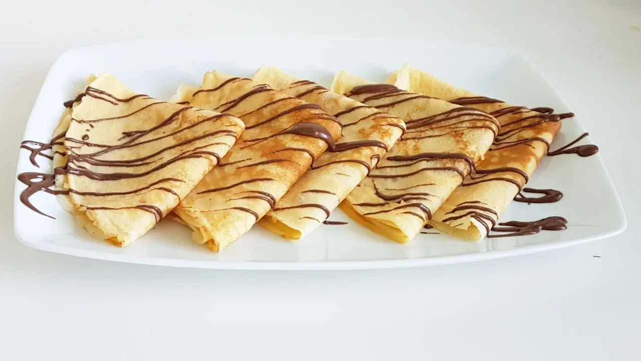 Hallo ihr Lieben, liebt ihr Crepes auch so sehr wie ich? Heute zeige ich euch das Grundrezept für le. 