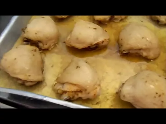 RECEITA DE SOBRECOXA ASSADO NO FORNO FÁCIL DE FAZER