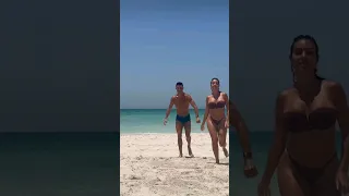 جورجينا رودريغيز وكريستيانو رونالدو في الشاطيء 