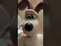 The moment Gromit realises Feathers McGraw is trouble