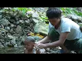 Why did the police officer wake Cường and his two children up?