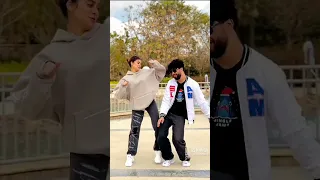 طول ما الدنيا بتلف احنا هنفضل كتف في كت 