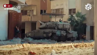 شاهد من المسافة صفر مقاتل للقسام يزرع عبوة شواظ تحت دبابة إسرائيلية متوغلة في غزة 