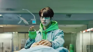 شاب لديه قوى خارقة بيلمس اي شئ ويكتشف سره بيقع في حب بنت عندها سر خطير ملخص مسلسل انه مستبصر نفسي 