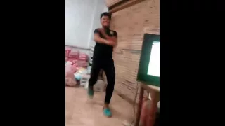 أربع فرخات ودجاجه ومحدش شايف حاجه عمرو خالد دندنها