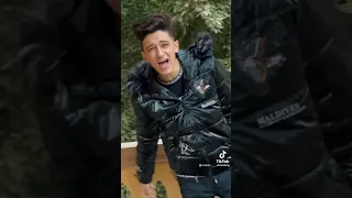 بتنقط عسل انا ولا يشغلني لما لي في الحلويات عاملين دندنها