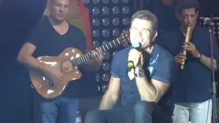 عمرو دياب صعبان عليا لايف وكلام اول مره يتقال دندنها