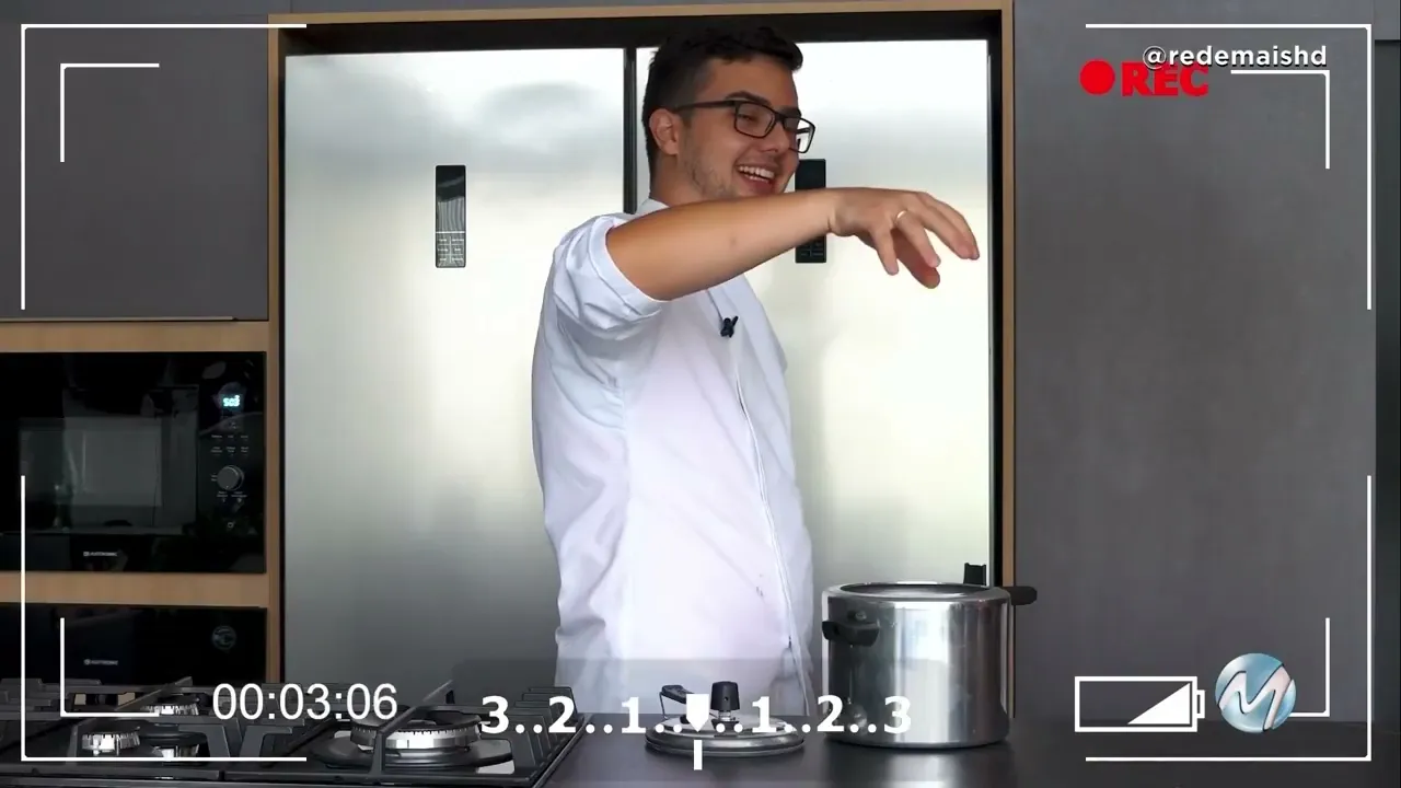 SABOR E RISADA: CHEF NICOLAS EVANGELISTA ENSINA DELICIOSA RECEITA DE BROWNIE