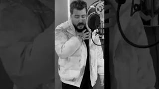 سلفيني عنيكي لحظه                                 ليل المحمدي دندنها