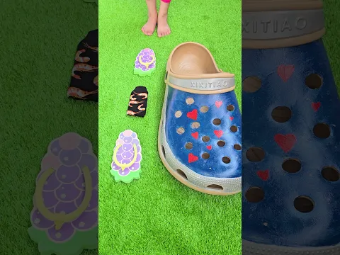 Super cool giant blue sandals 🦶👣🦵🏻 Grape sandals 👢🍇👟 #shortvideo #satisfying #love #trending