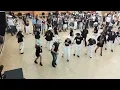 "Wide open heart" danse novice en contra.