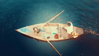 ماشي وشايل فوق كتافي حمل طايع 