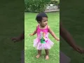 Download Lagu Gadis Kecil Berjalan Kaki di Di Atas Rumput Tidak Berani Bergerak Geli atau Sakit ya Kakinya?
