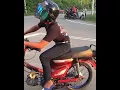 Pehh dia punye moto kencang beb