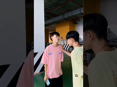 nhìn đi cô ấy chọn ai