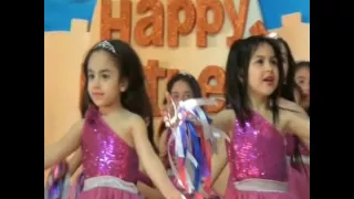 فقرة اغنية احلى حروف الكلام حفل عيد الام مدراس الوادى الاخضر للغات بالمنصورة 2016 