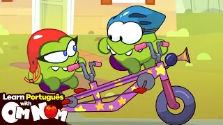 Vamos Brincar com Om Nom! ⚽ 🎮 Futebol, Patinação e Videogame | Aprenda Com Om Nom