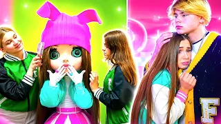 ¡La muñeca clon de Diana abrazada con Cheerleaders FROGS! ¡Diana queda impactada con una muñeca!