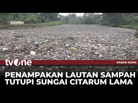 Ratusan Ton Kubik Sampah Menumpuk di Sungai Citarum Lama