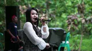 Download Lilin Putih  -  Yuni arynda Pringgondani Laskar Kuat Mlagen Pamotan Rembang MP3