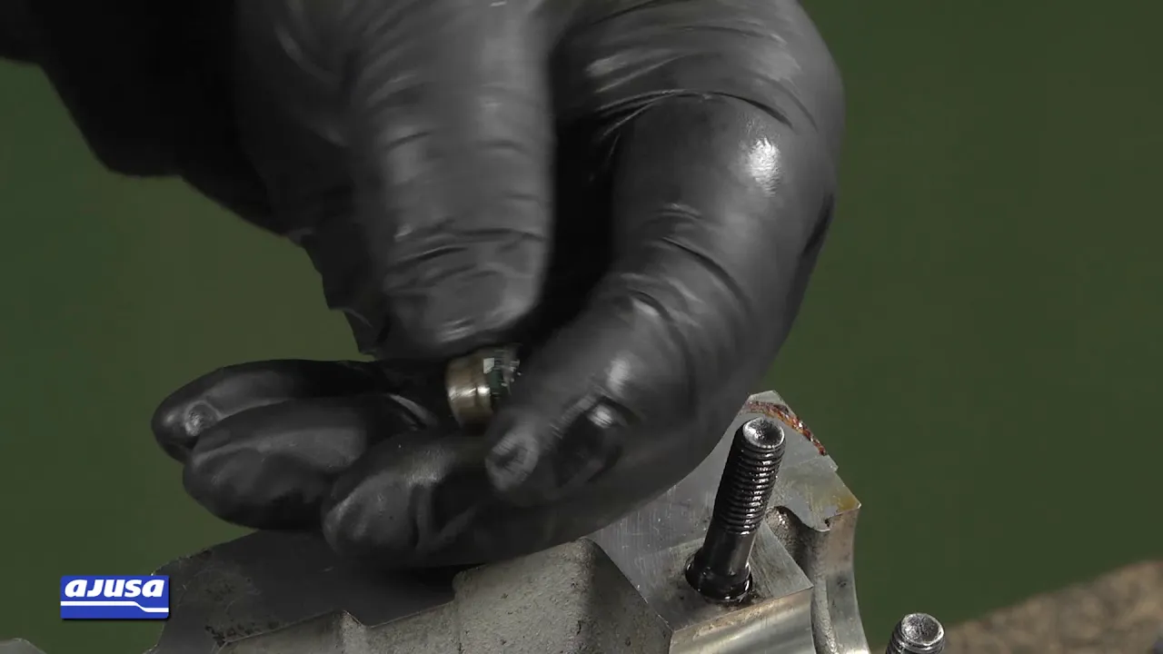 PEUGEOT 406 TD (DHX) 🔧 Valve stem seal assembly – Montaje de los retenes de válvula Ajusa