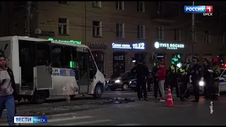 Трое омичей, пострадавших в результате серьезной ночной аварии, до сих пор остаются в больнице
