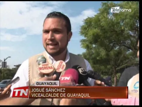 Estudiantes siembran más de 100 árboles en bosque por día del medio ambiente