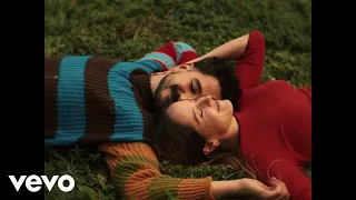 Camilo, Evaluna Montaner - Navidad en Cada Esquina / It’s Beginning to Look A Lot Like Christmas