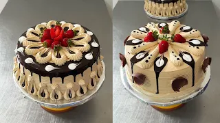 para este decorado usamos chocolate en crema, chocolate en goteo y le dimos un toque con frutilla