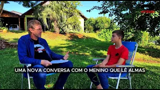 Uma nova conversa com o menino que lê alma e aura no quadro Mistérios