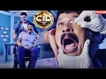 Download Lagu फ्रेड्रिक्स की आंख में गया मच्छर  निकालने के लिए उसे रस्सी से बांधना पड़ा! || CID | Latest Episode