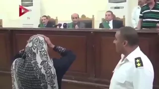 موقف مؤثر جدا ام تطلب من القاضي انها تحضن ابنها بعد ان حكم عليه بالإعدام الاجمل ا 