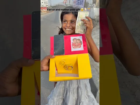 Father and mother poor gift 🥹👇🏻🎊 #emotional #poor #happiness #youtubeshorts #trending 👇🏻