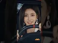 窮小夥擺攤8萬8上門當贅見面被眾人嘲笑，路過的美女總裁卻扛他去假結婚！誰知小夥竟是剛下山的神醫，隨手救下美女總裁的爺爺，美女總裁當場心動，夜夜假戲真做，只為給小夥生八個孩子！
