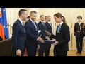 Download Lagu Simon Omaník odmietol podať ruku prezidentovi Petrovi Pellegrinimu pri oceňovaní študentov!