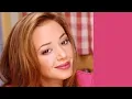 13 Sexy Photos of Leah Remini
