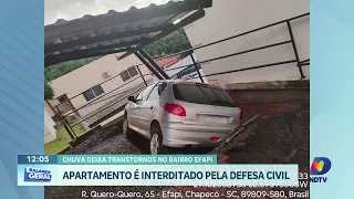 Deslizamento após chuva na Efapi derruba muro e força interdição de imóvel