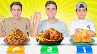 تحدي الأكل بسرعة على حسب أول حرف من اسمائنا شاورما دجاج معكرونة 