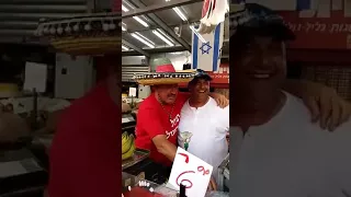 אבא שלי בשוק הכרמל בתל הביב 