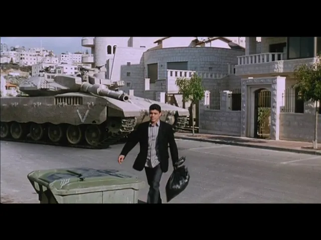 Il tempo che ci rimane | Clip 'Sotto tiro...'