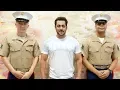 Download Lagu Salman Khan Poses With US Marines Officers At New York